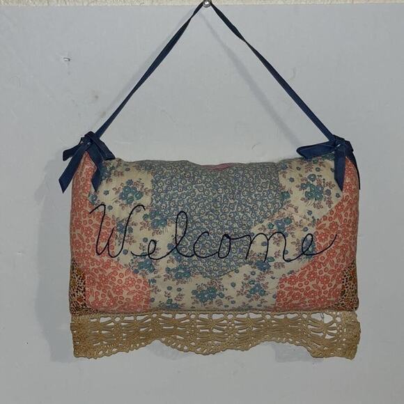 Grandma’s vintage Quilted Welcome Home Wall Hanging Door Hanger crocheted wreath - Picture 3 of 7